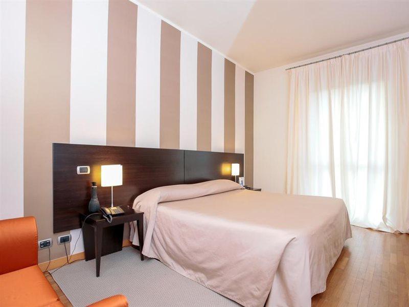Hotel Aleramo Asti Bagian luar foto