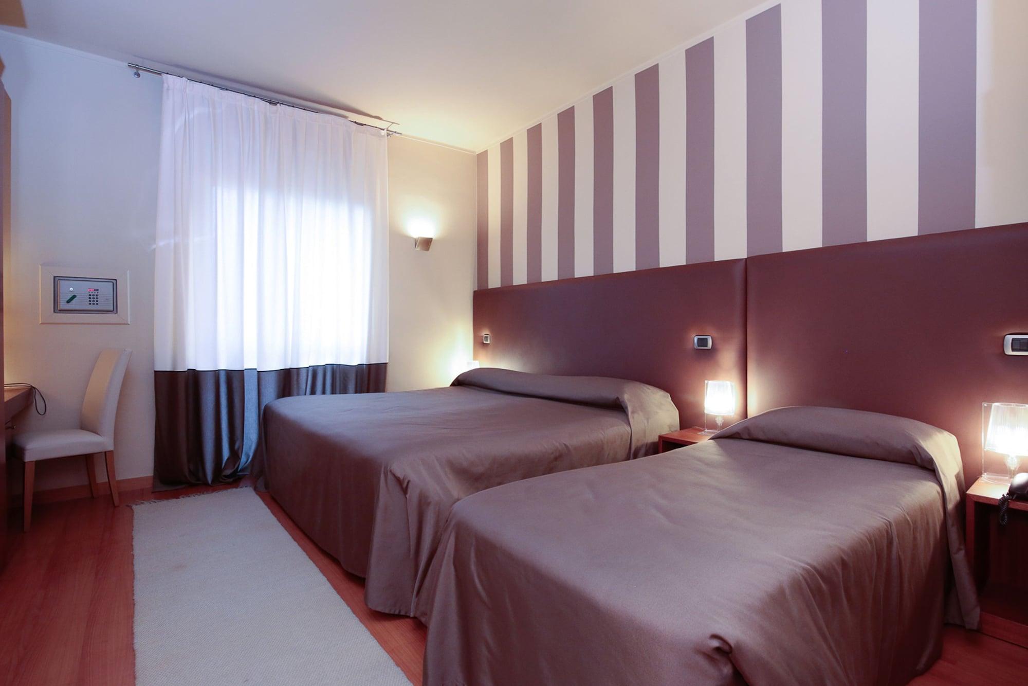 Hotel Aleramo Asti Bagian luar foto